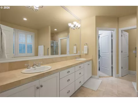 Bath - 1184 Cedar Ridge Dr, Eugene, OR 97401 photo 1 of 6
