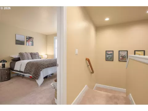 Bedroom - 1184 Cedar Ridge Dr, Eugene, OR 97401 photo 4 of 12