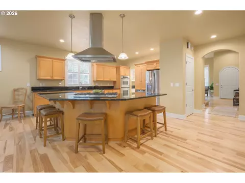 Kitchen - 1184 Cedar Ridge Dr, Eugene, OR 97401 photo 2 of 8