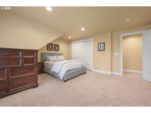 Bedroom - 1184 Cedar Ridge Dr, Eugene, OR 97401 photo 9 of 12