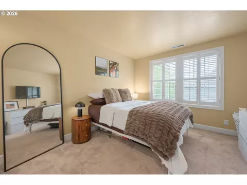 Bedroom - 1184 Cedar Ridge Dr, Eugene, OR 97401 photo 5 of 12