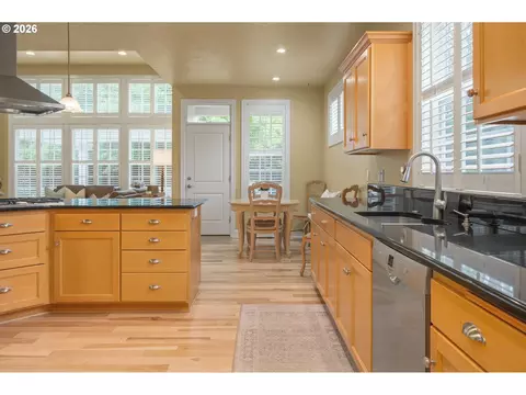 Kitchen - 1184 Cedar Ridge Dr, Eugene, OR 97401 photo 8 of 8