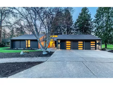 970 St Andrews Dr, Eugene, OR 97401