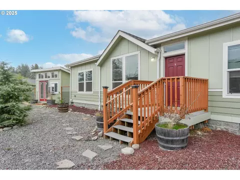 40213 Dogwood Rd, Mill City, OR 97360