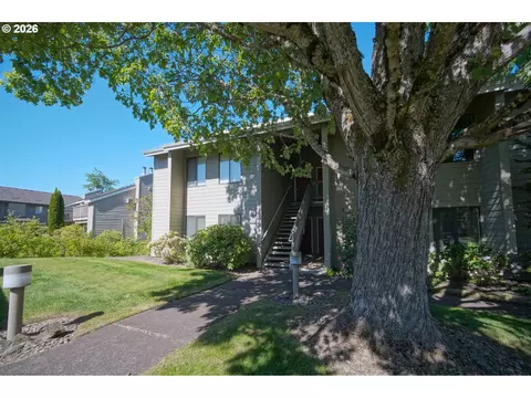 1986 Lake Isle Dr, Eugene, OR 97401
