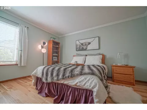 Bedroom - 1986 Lake Isle Dr, Eugene, OR 97401 photo 1 of 8