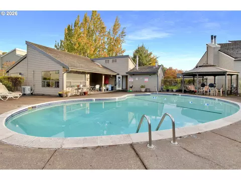 Exterior - 1986 Lake Isle Dr, Eugene, OR 97401 photo 1 of 4