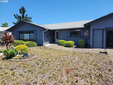 1463 NW Troost St, Roseburg, OR 97471