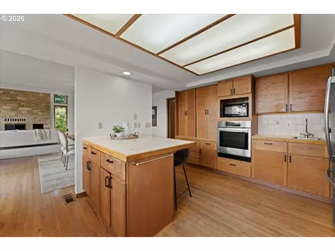 Kitchen - 7428 SE Cottrell Rd, Gresham, OR 97080 photo 4 of 5