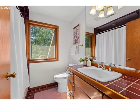 Bath - 7428 SE Cottrell Rd, Gresham, OR 97080 photo 3 of 3
