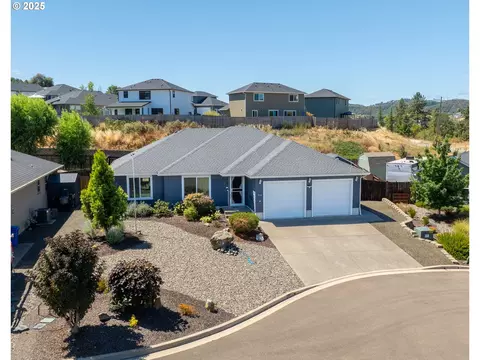 240 Braxton Ct, Roseburg, OR 97471