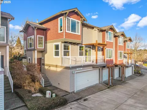 10360 NE Snoqualmie St, Hillsboro, OR 97123
