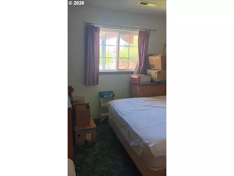Bedroom - 865 E Kennedy Ave, Hermiston, OR 97838 photo 1 of 3