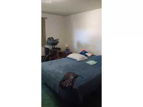 Bedroom - 865 E Kennedy Ave, Hermiston, OR 97838 photo 3 of 3