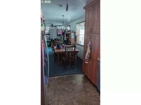 Entry Way - 865 E Kennedy Ave, Hermiston, OR 97838 photo 1 of 2
