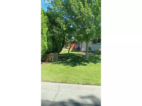 Exterior - 865 E Kennedy Ave, Hermiston, OR 97838 photo 1 of 5