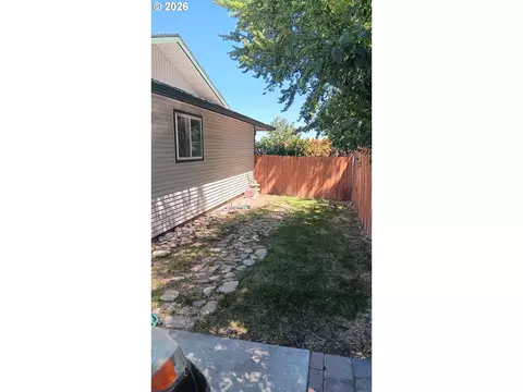 Exterior - 865 E Kennedy Ave, Hermiston, OR 97838 photo 6 of 6