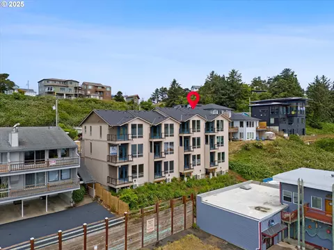 811 SW 13th St, Newport, OR 97365