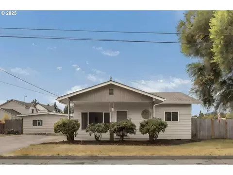 1051 W Fairview Dr, Springfield, OR 97477