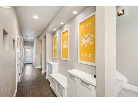 Entry Way - 2330 Willamette St, Eugene, OR 97405 photo 1 of 1