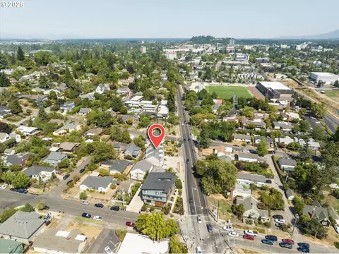 View/Area - 2330 Willamette St, Eugene, OR 97405 photo 4 of 5