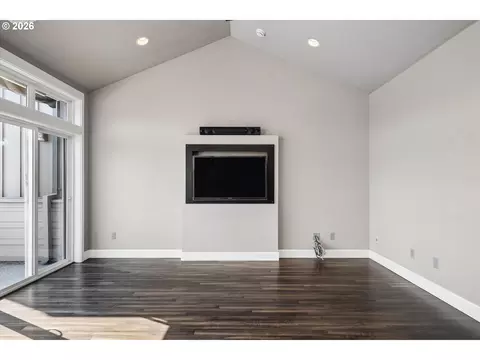 Living - 2330 Willamette St, Eugene, OR 97405 photo 2 of 7