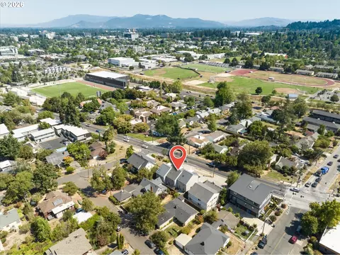 View/Area - 2330 Willamette St, Eugene, OR 97405 photo 1 of 5