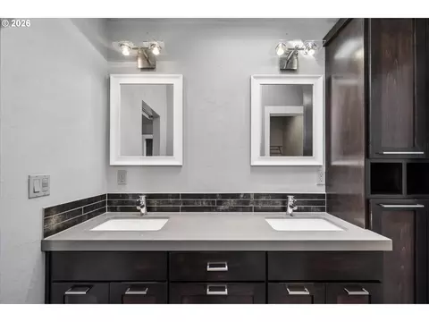 Bath - 2330 Willamette St, Eugene, OR 97405 photo 2 of 5