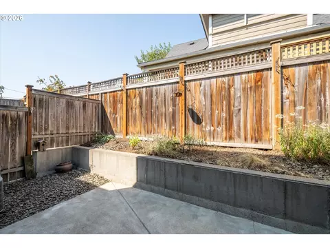 Exterior - 2330 Willamette St, Eugene, OR 97405 photo 7 of 11