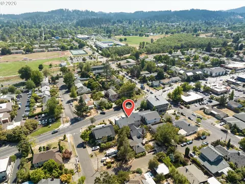 View/Area - 2330 Willamette St, Eugene, OR 97405 photo 2 of 5
