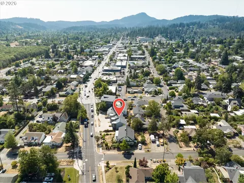 View/Area - 2330 Willamette St, Eugene, OR 97405 photo 3 of 5