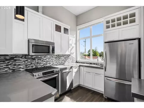 Kitchen - 2330 Willamette St, Eugene, OR 97405 photo 1 of 3