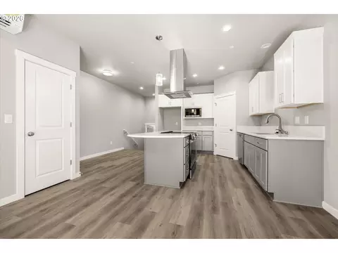 165 NW Mawrcrest Ave, Gresham, OR 97030 photo 5