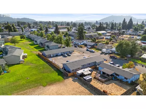 349 40th St, Springfield, OR 97478