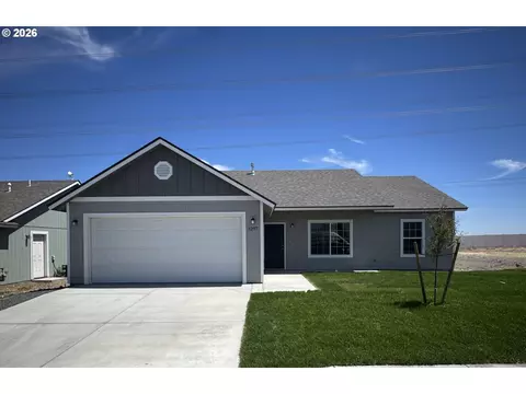 3297 Blue Jay St, Umatilla, OR 97882