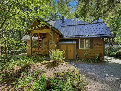 72410 E Smith Loop, Rhododendron, OR 97049