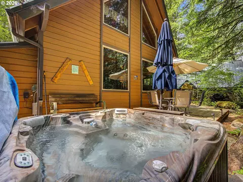 Exterior - 72410 E Smith Loop, Rhododendron, OR 97049 photo 6 of 14