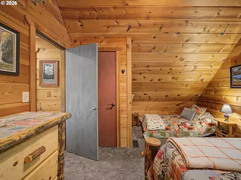 Bedroom - 72410 E Smith Loop, Rhododendron, OR 97049 photo 5 of 8