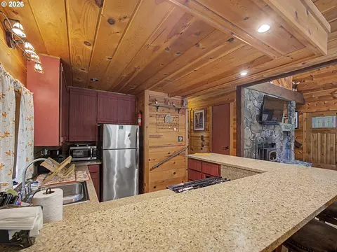 Kitchen - 72410 E Smith Loop, Rhododendron, OR 97049 photo 2 of 3