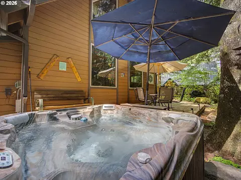 Exterior - 72410 E Smith Loop, Rhododendron, OR 97049 photo 7 of 14