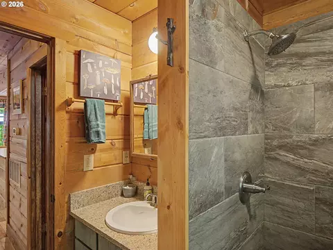 Bath - 72410 E Smith Loop, Rhododendron, OR 97049 photo 3 of 5