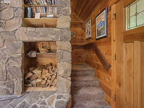Entry Way - 72410 E Smith Loop, Rhododendron, OR 97049 photo 2 of 2