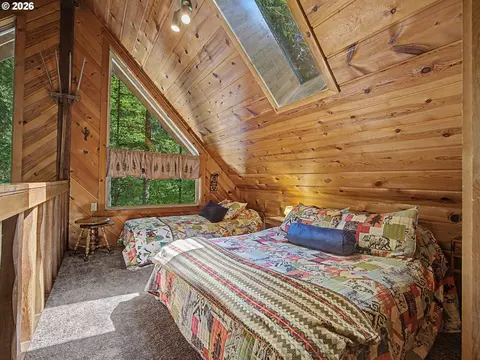 Bedroom - 72410 E Smith Loop, Rhododendron, OR 97049 photo 8 of 8