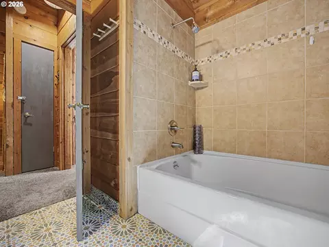 Bath - 72410 E Smith Loop, Rhododendron, OR 97049 photo 5 of 5
