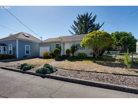 845 9th Ave, Seaside, OR 97138