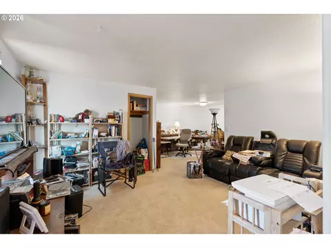 Living - 1109 SW Nye Ave, Pendleton, OR 97801 photo 1 of 2
