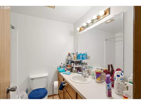 Bath - 1109 SW Nye Ave, Pendleton, OR 97801 photo 2 of 2