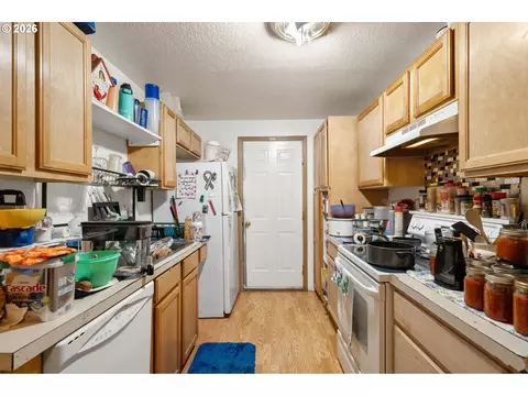 Kitchen - 1109 SW Nye Ave, Pendleton, OR 97801 photo 2 of 3