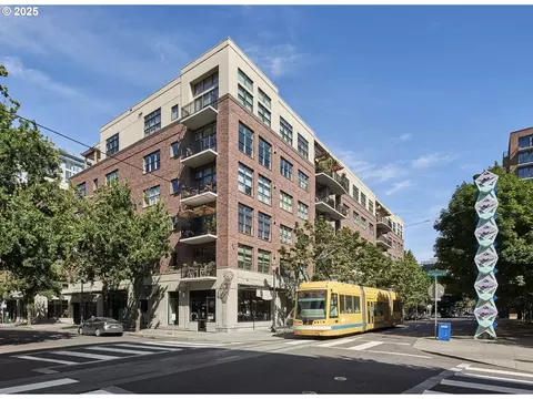 821 NW 11th Ave #613, Portland, OR 97209