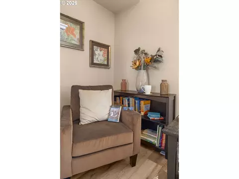 Bedroom - 5214 Wedgewood Loop, Newberg, OR 97132 photo 1 of 5